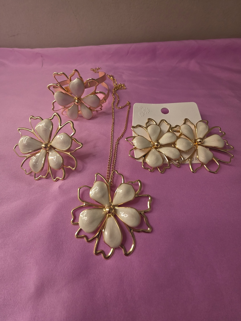 Gold Floral Pendant Necklace and Earring Set in Cream